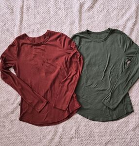 No Boundaries Women's Ribbed Crew Neck Red and Green Long Sleeve T-shirts Size L
